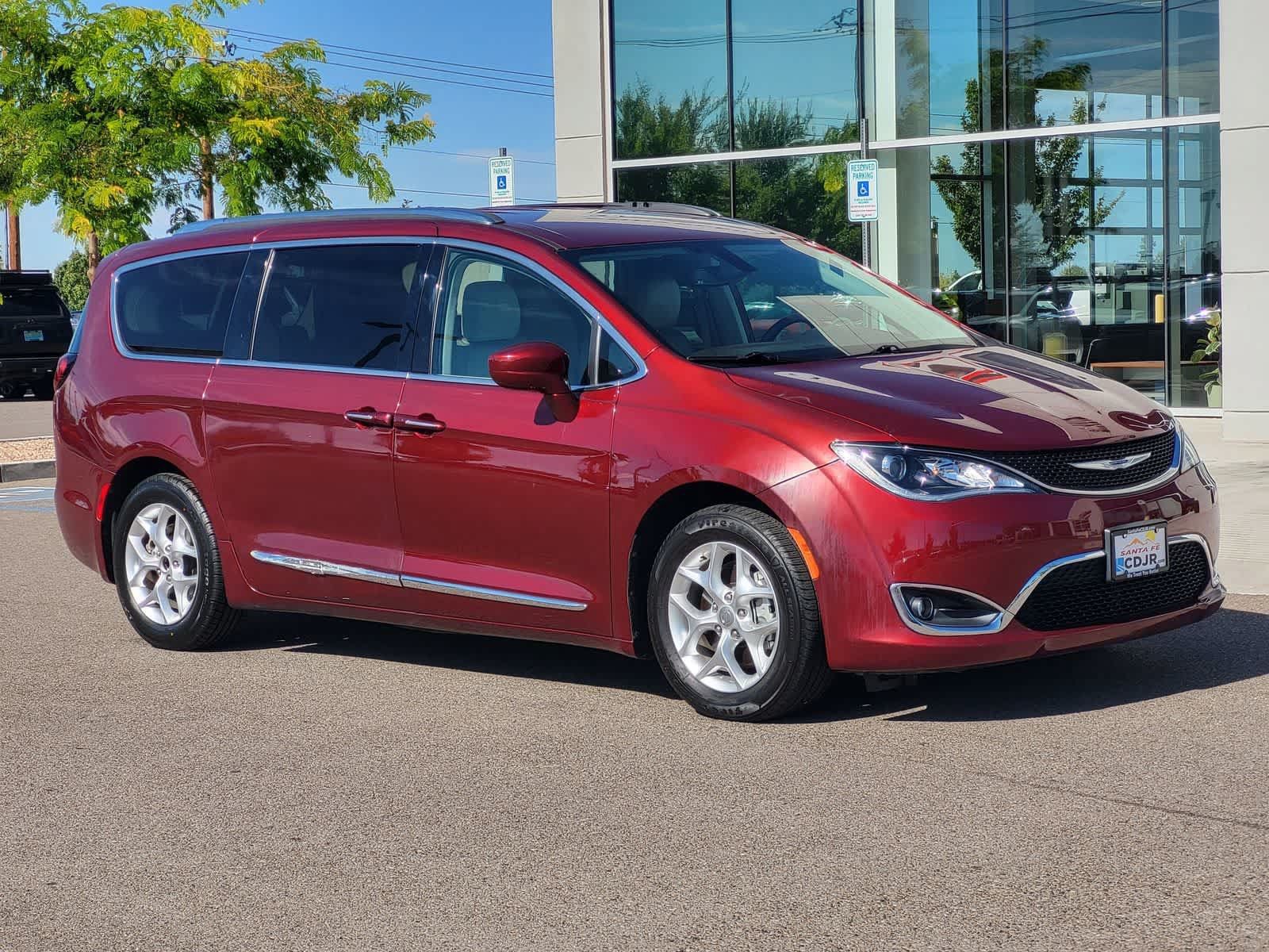 Used 2020 Chrysler Pacifica Touring-L Plus w/ Tire & Wheel Group FWD image 3