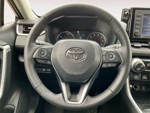Used 2022 Toyota RAV4 XLE Premium image 17