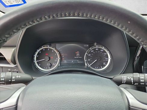 Used 2023 Toyota Highlander LE FWD image 10