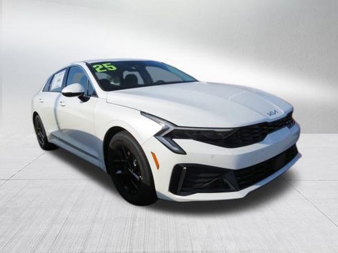 New 2025 Kia K5 LXS image 2