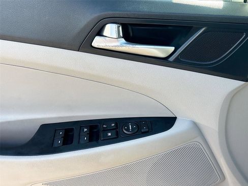 Used 2019 Hyundai Tucson SEL image 19