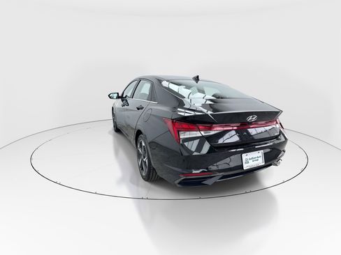 Used 2022 Hyundai Elantra Limited w/ Preferred Accessory Package image 6