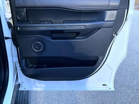 Used 2022 Ford Expedition Max Limited image 19