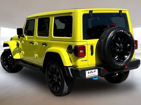 Used 2022 Jeep Wrangler Unlimited Sahara w/ Cold Weather Group AWD/4WD image 4