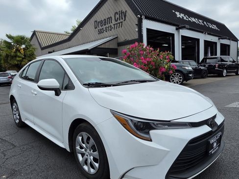 Used 2024 Toyota Corolla LE FWD image 1