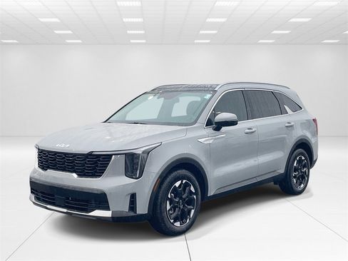 Used 2025 Kia Sorento S w/ Panoramic Sunroof Package image 3