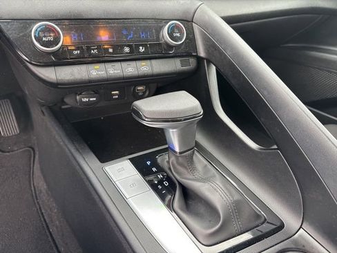 Used 2022 Hyundai Elantra SEL image 9