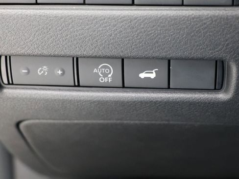 Used 2023 Nissan Rogue SV w/ SV Premium B Package image 27