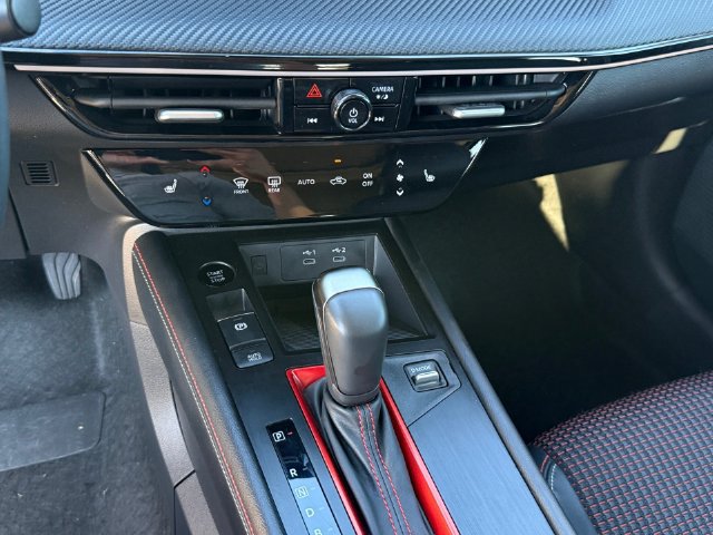 Used 2025 Nissan Kicks SR w/ SR Premium Package AWD/4WD image 17