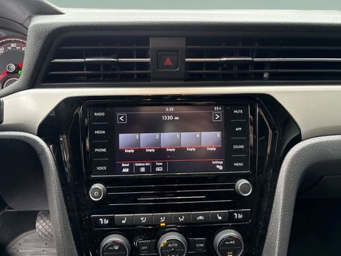 Used 2021 Volkswagen Passat 2.0T SE image 22