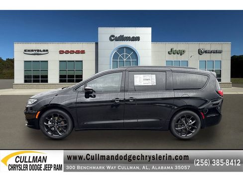 New 2026 Chrysler Pacifica Limited w/ S Appearance Package image 6