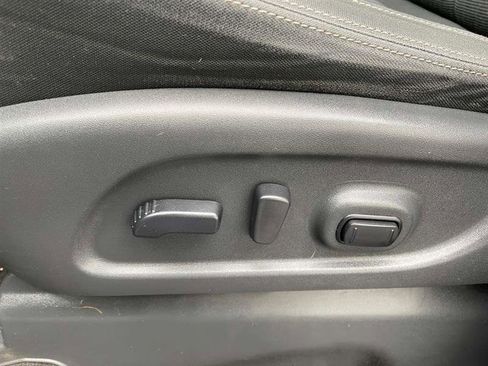 Used 2018 Nissan Titan SV w/ SV Convenience Package image 64