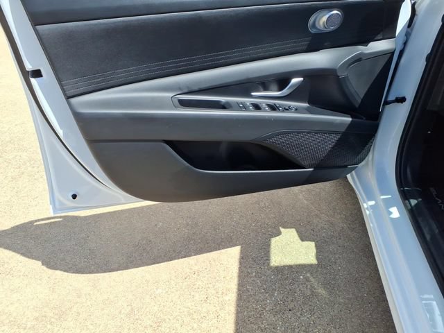 Used 2026 Hyundai Elantra Hybrid FWD image 11