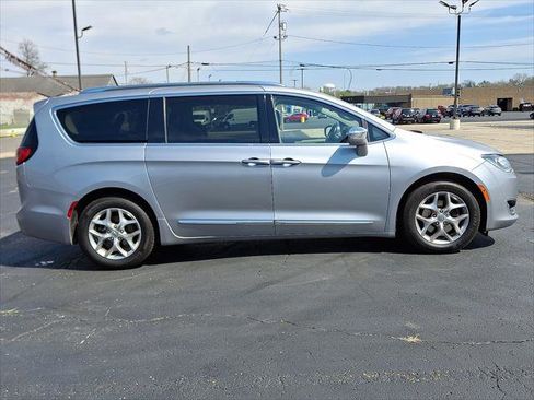 Used 2020 Chrysler Pacifica Limited FWD image 18