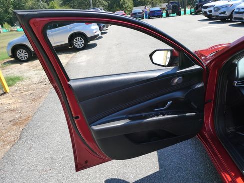 Used 2021 Hyundai Elantra Limited w/ Cargo Package FWD image 13