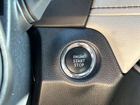Used 2025 Toyota RAV4 XLE FWD image 33
