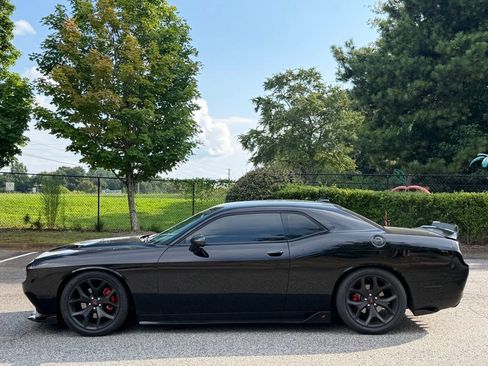 Used 2015 Dodge Challenger R/T w/ Quick Order Package 28B R/T RWD image 2