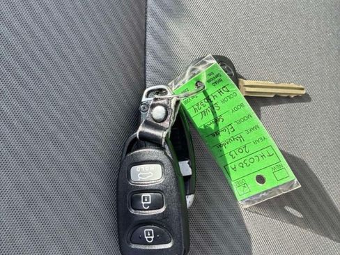 Used 2013 Hyundai Elantra GLS w/ Preferred Pkg FWD image 5
