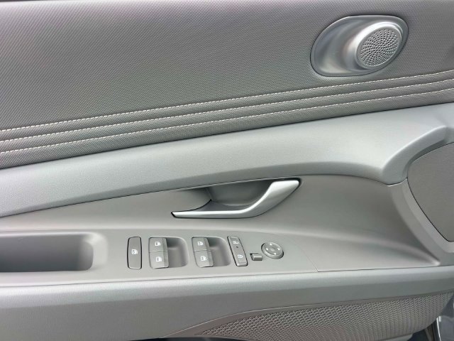 Certified 2025 Hyundai Elantra Sport FWD image 15