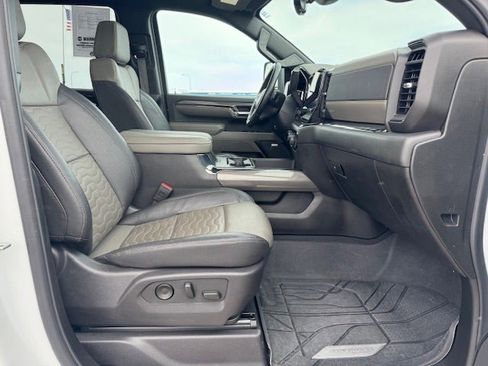 Used 2024 Chevrolet Silverado 2500 ZR2 w/ Technology Package image 23