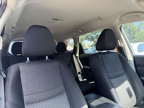 Used 2018 Nissan Rogue SV AWD/4WD image 32