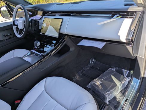 New 2025 Land Rover Range Rover Sport Dynamic SE image 28