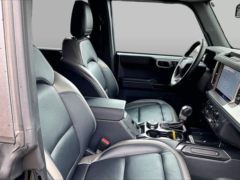 Used 2025 Ford Bronco Outer Banks AWD/4WD image 11