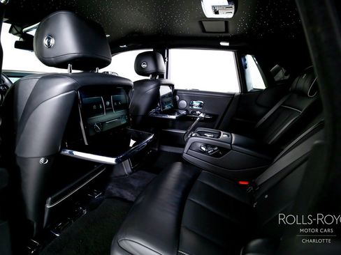 Used 2020 Rolls-Royce Phantom Sedan RWD image 20