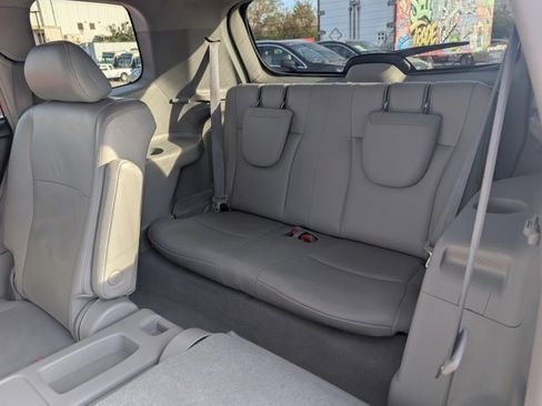 Used 2010 Toyota Highlander SE image 19