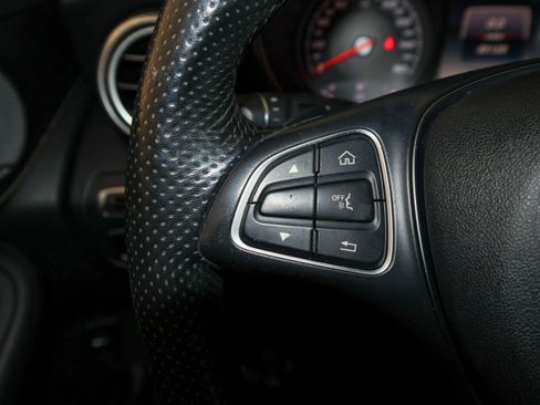 Used 2018 Mercedes-Benz GLC 300 4MATIC w/ Premium Package image 32