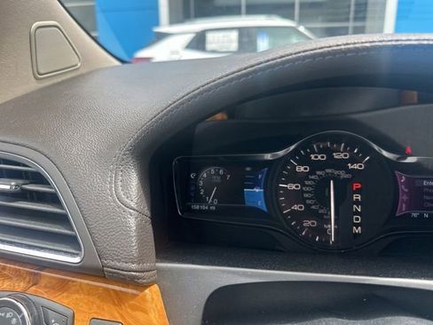 Used 2012 Lincoln MKX FWD image 5