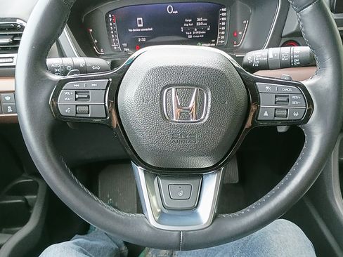 Used 2025 Honda Pilot Elite image 24