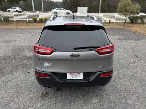 Used 2015 Jeep Cherokee Latitude image 5