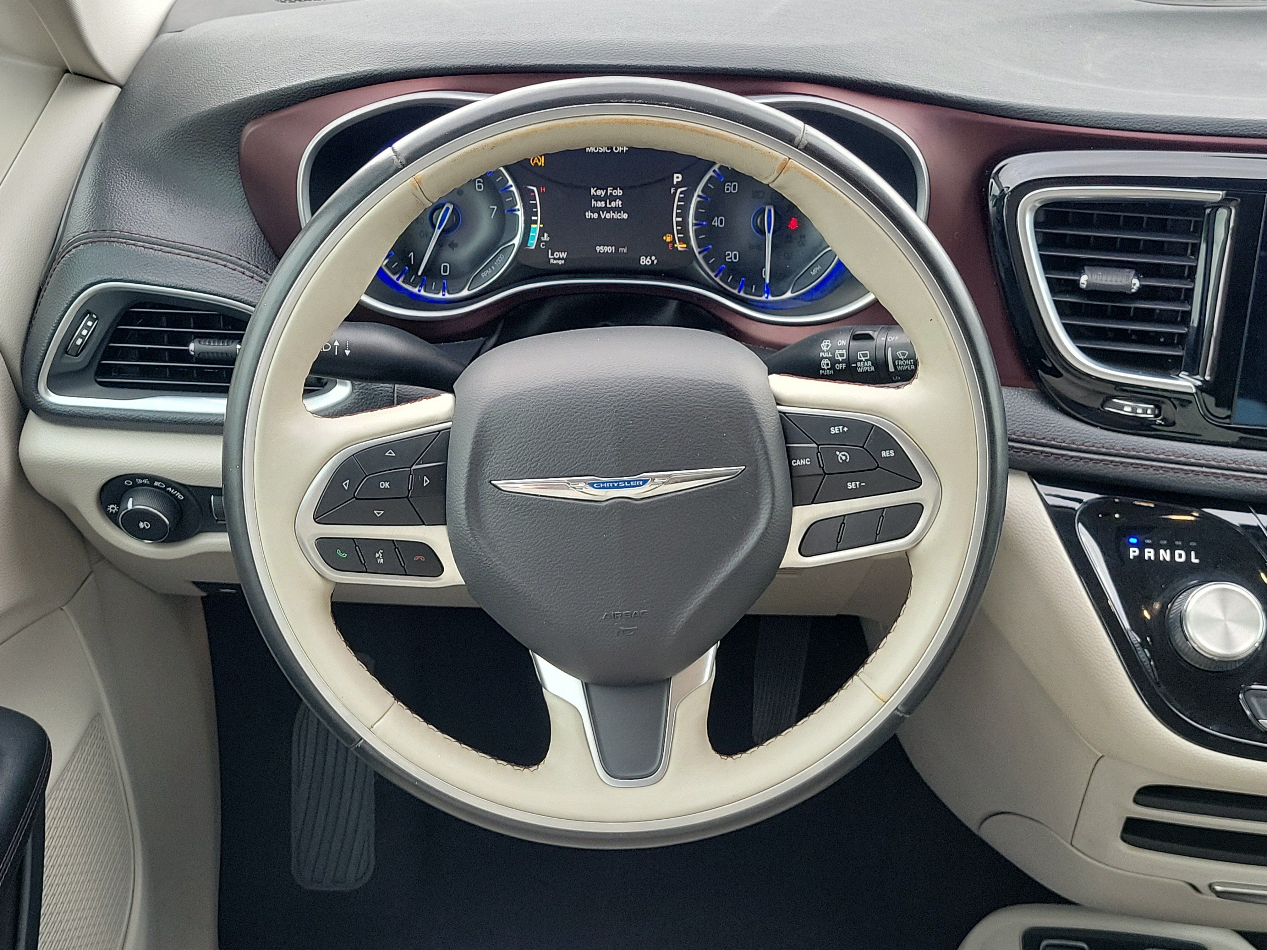Used 2019 Chrysler Pacifica Limited FWD image 10