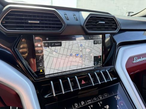Used 2022 Lamborghini Urus AWD/4WD image 31