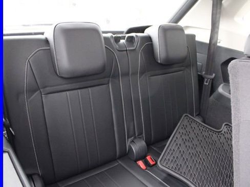 Certified 2023 Volkswagen Tiguan SE image 21