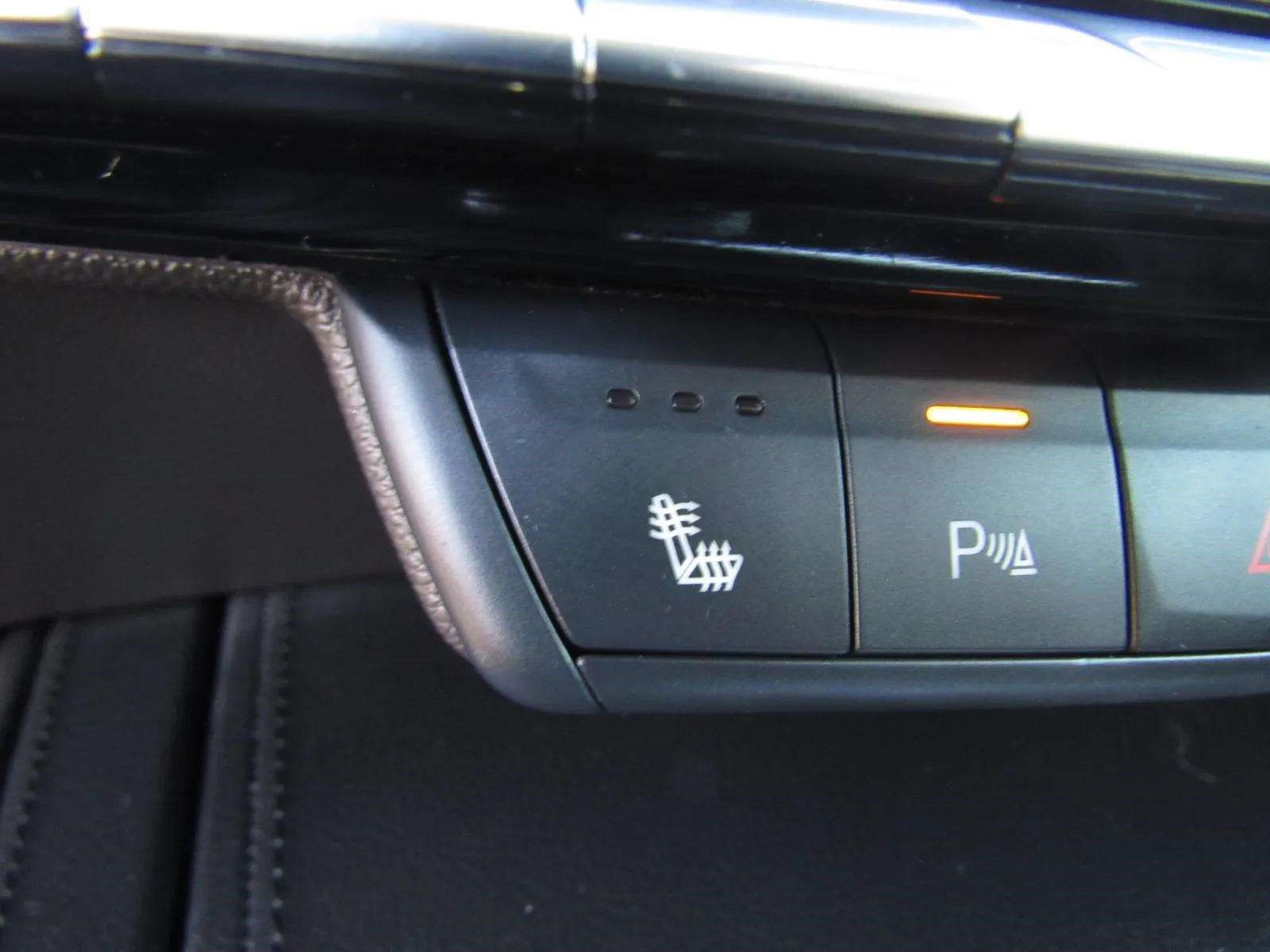 Used 2024 Cadillac XT4 Luxury w/ Cold Weather Package FWD image 20