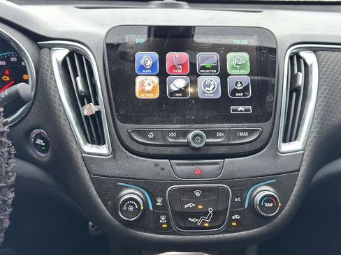 Used 2017 Chevrolet Malibu LT image 15