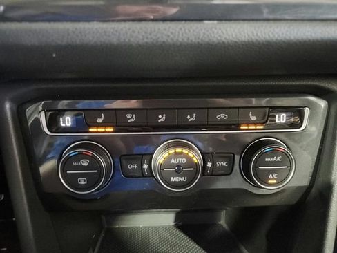 Used 2019 Volkswagen Tiguan SE FWD image 17