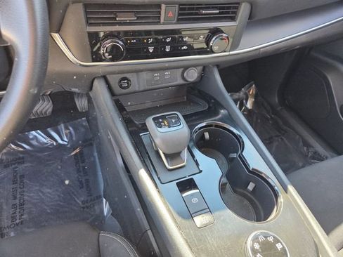 Used 2024 Nissan Rogue S image 12
