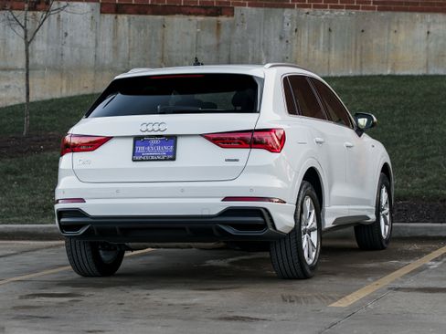 Certified 2025 Audi Q3 2.0T Premium w/ Convenience Package image 4