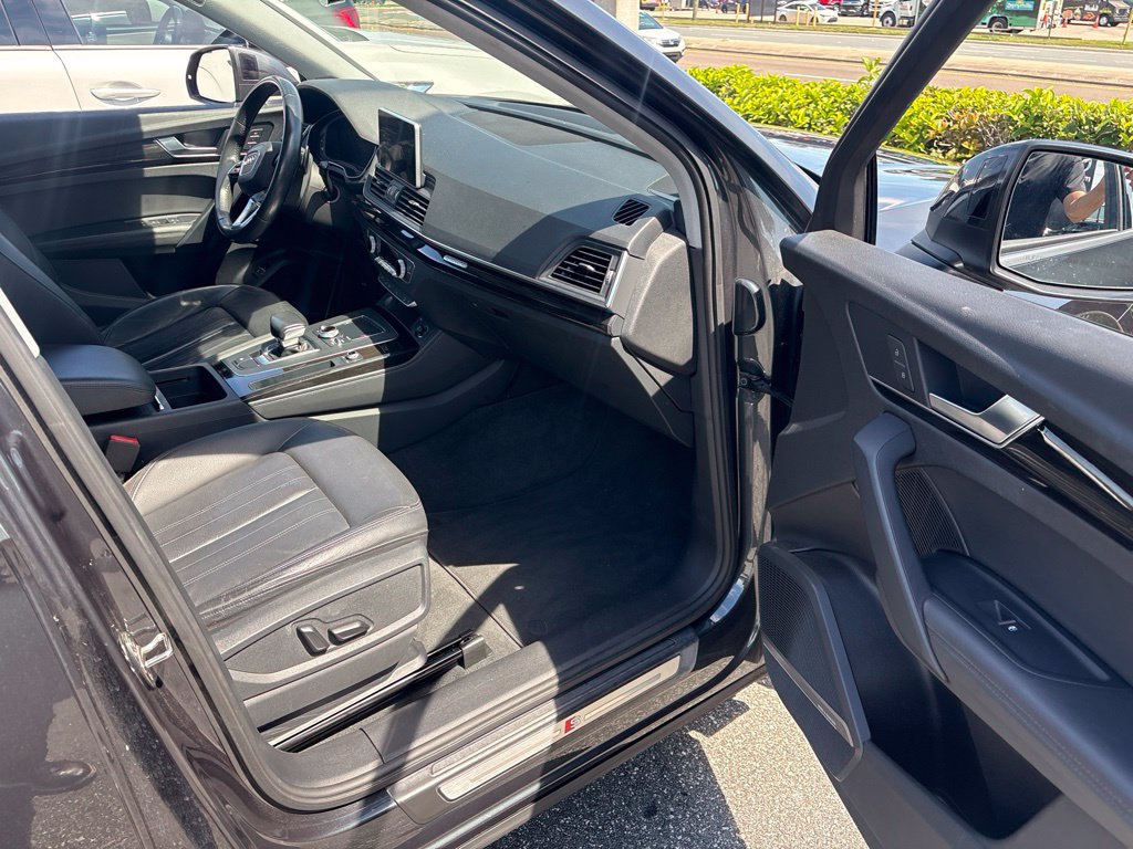 Used 2020 Audi Q5 e Premium Plus w/ Premium Plus Package AWD/4WD image 21