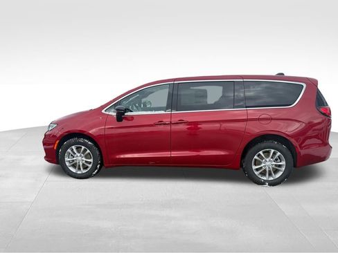 New 2026 Chrysler Pacifica Select image 2