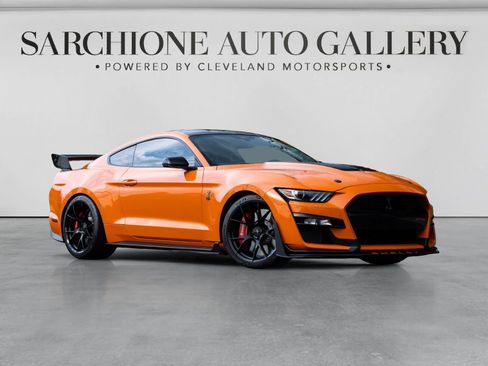Used 2021 Ford Mustang Shelby GT500 w/ Carbon Fiber Track Pack RWD image 1
