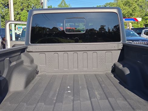 Certified 2022 Jeep Gladiator Sport AWD/4WD image 32