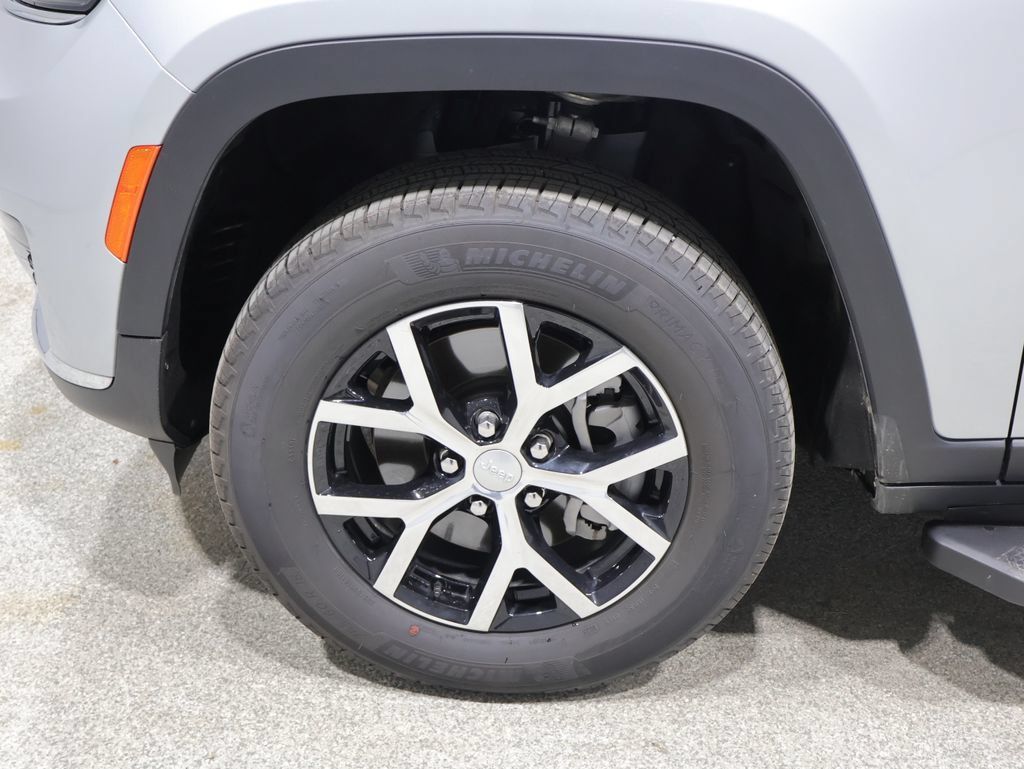 Used 2025 Jeep Grand Cherokee L Limited AWD/4WD image 8