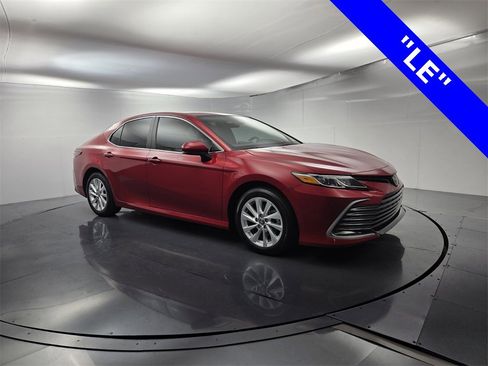 Used 2024 Toyota Camry LE image 2