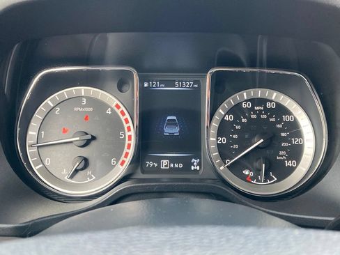 Used 2017 Nissan Titan SV AWD/4WD image 16