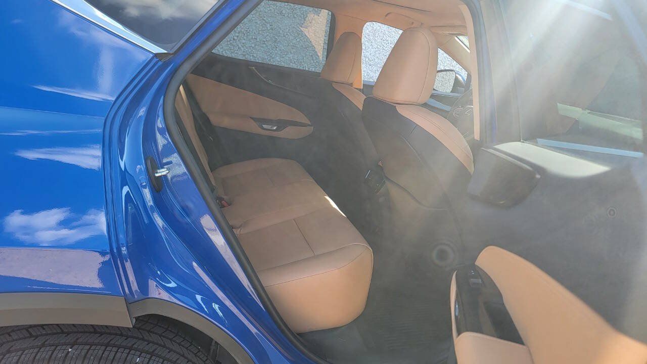 Used 2025 Lexus NX 250 FWD w/ Accessory Package (2T) image 9