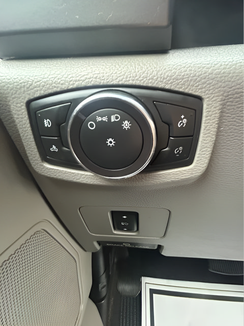 Used 2018 Ford F250 XLT w/ XLT Value Package AWD/4WD image 24